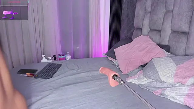 emily fox1 online show from October 2025 12:04:02 PM