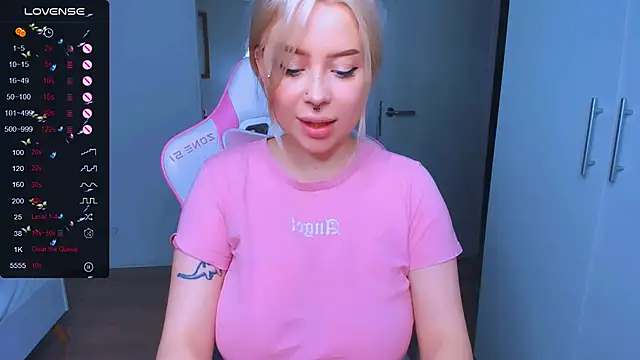 Snapshot of MonaLauu chatting on January 2025 11:10:02 AM MonaLauu online show from January 2025 11:10:02 AM