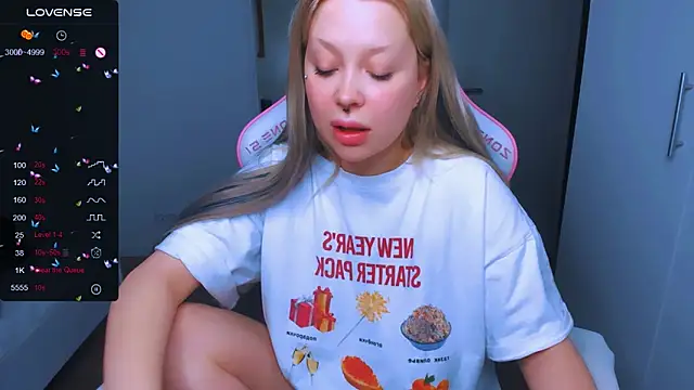 Snapshot of MonaLauu chatting on January 2025 02:51:02 AM MonaLauu online show from January 2025 02:51:02 AM