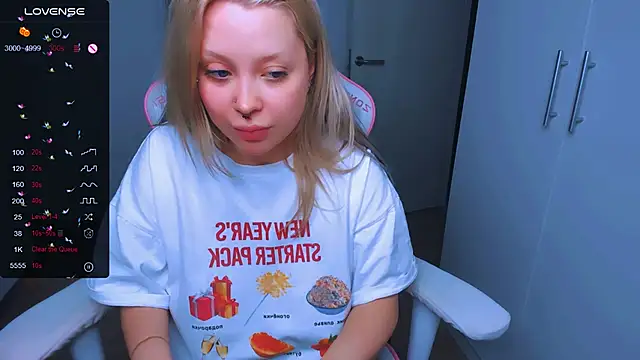 Snapshot of MonaLauu chatting on January 2025 05:53:01 AM MonaLauu online show from January 2025 05:53:01 AM