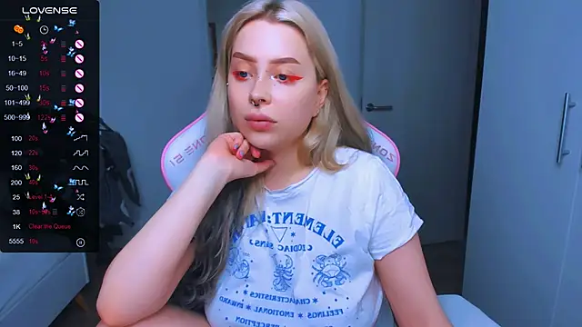 Snapshot of MonaLauu chatting on January 2025 04:59:02 PM MonaLauu online show from January 2025 04:59:02 PM