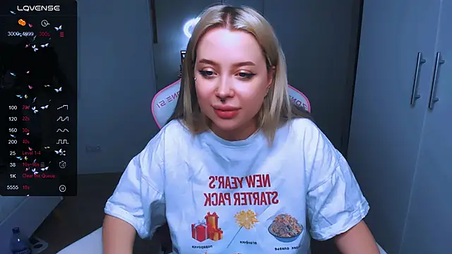 Snapshot of MonaLauu chatting on January 2025 02:39:01 PM MonaLauu online show from January 2025 02:39:01 PM