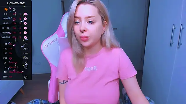 Snapshot of MonaLauu chatting on February 2025 06:04:01 PM MonaLauu online show from February 2025 06:04:01 PM