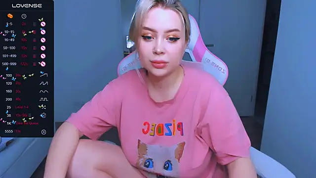 Snapshot of MonaLauu chatting on February 2025 02:19:02 AM MonaLauu online show from February 2025 02:19:02 AM