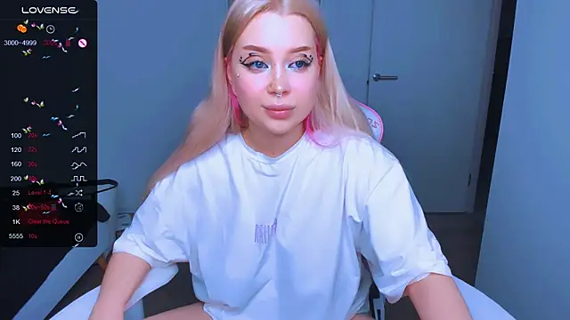 Snapshot of MonaLauu chatting on March 2025 03:12:02 PM MonaLauu online show from March 2025 03:12:02 PM