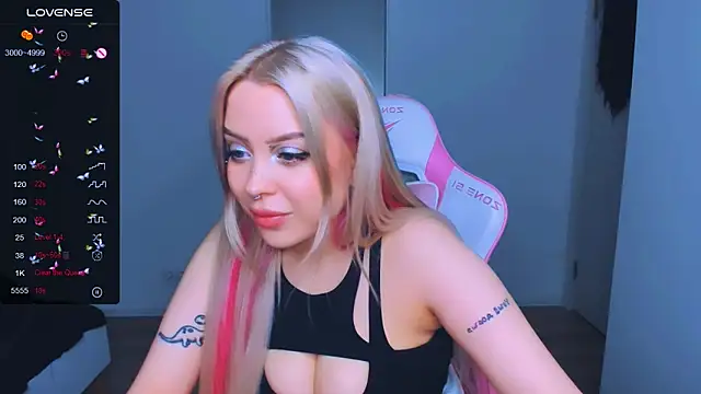 Snapshot of MonaLauu chatting on March 2025 04:09:02 PM MonaLauu online show from March 2025 04:09:02 PM