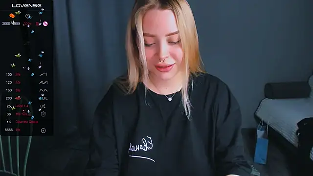 Snapshot of MonaLauu chatting on November 2025 05:31:01 PM MonaLauu online show from November 2025 05:31:01 PM