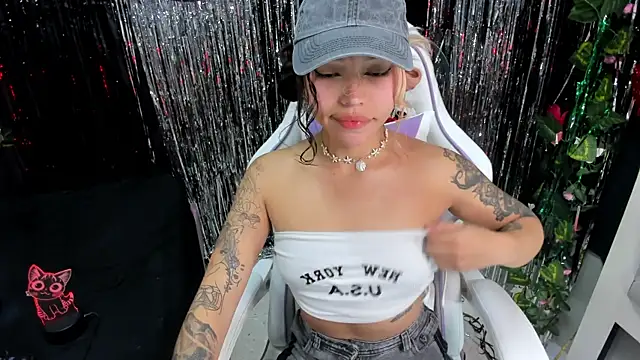 katalina garcia online show from October 2025 12:41:02 AM