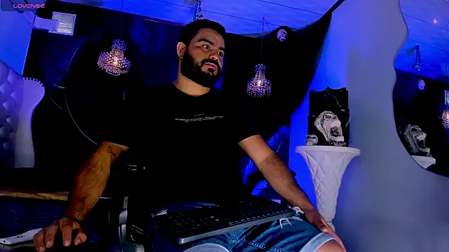 Snapshot of MichaelBear_ chatting on October 2025 01:34:01 PM MichaelBear online show from October 2025 01:34:01 PM