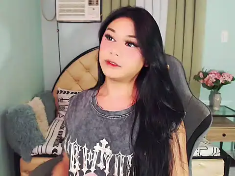 Snapshot of WeezyBabyXoxo chatting on June 2026 03:05:01 PM WeezyBabyXoxo online show from June 2026 03:05:01 PM
