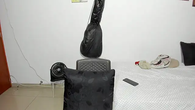 Snapshot of D-yanamilf chatting on September 2025 11:37:01 PM D-yanamilf online show from September 2025 11:37:01 PM