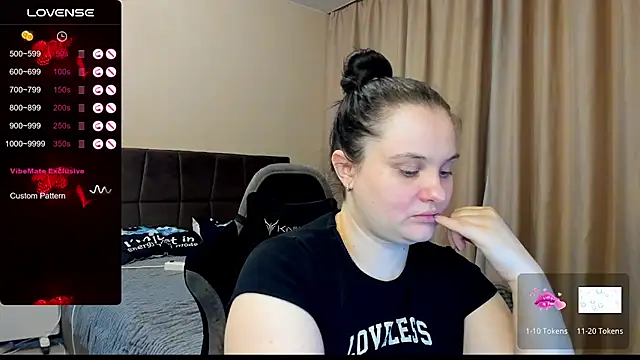 Snapshot of AlanaBrox chatting on November 2025 11:24:01 PM AlanaBrox online show from November 2025 11:24:01 PM