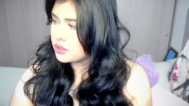 Snapshot of Alyaa_s chatting on January 2026 06:35:01 PM Alyaa s online show from January 2026 06:35:01 PM