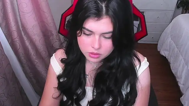 Snapshot of Alyaa_s chatting on February 2026 07:29:01 PM Alyaa s online show from February 2026 07:29:01 PM