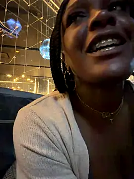 Snapshot of TilaTotti chatting on October 2025 06:06:02 AM TilaTotti online show from October 2025 06:06:02 AM