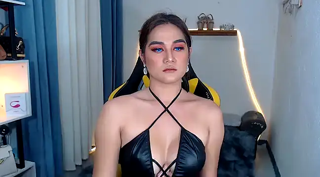 Snapshot of MarieLoveGlamorous chatting on December 2024 05:37:02 PM MarieLoveGlamorous online show from December 2024 05:37:02 PM