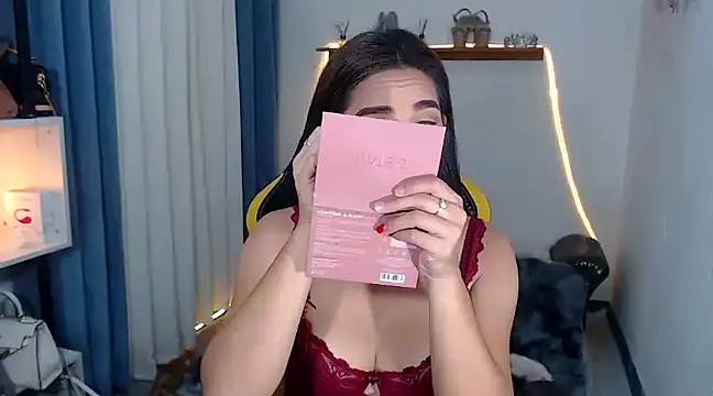 Snapshot of MarieLoveGlamorous chatting on January 2025 12:19:01 PM MarieLoveGlamorous online show from January 2025 12:19:01 PM