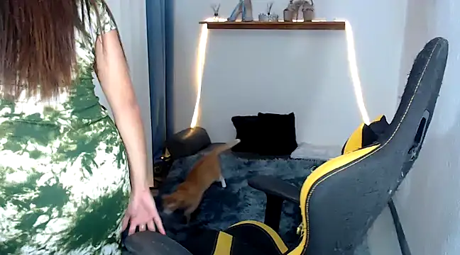 Snapshot of MarieLoveGlamorous chatting on January 2025 01:13:01 PM MarieLoveGlamorous online show from January 2025 01:13:01 PM