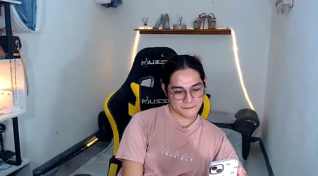 Snapshot of MarieLoveGlamorous chatting on February 2025 01:53:02 PM MarieLoveGlamorous online show from February 2025 01:53:02 PM