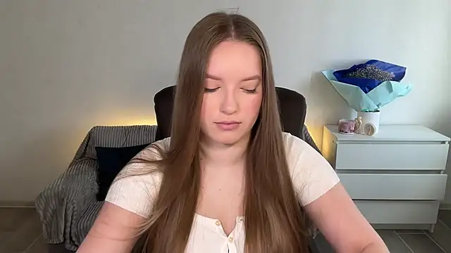 EvaMaddison online show from April 2026 07:28:01 AM