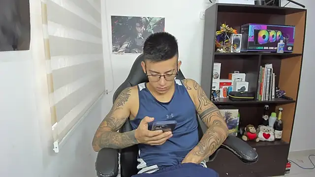 Snapshot of SIXXTOLOVE18 chatting on March 2025 06:48:01 PM SIXXTOLOVE18 online show from March 2025 06:48:01 PM