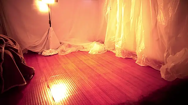 Snapshot of HannaMoom chatting on November 2025 10:32:02 PM HannaMoom online show from November 2025 10:32:02 PM