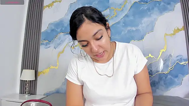 Snapshot of Kylieandjhonny chatting on November 2025 08:11:02 PM Kylieandjhonny online show from November 2025 08:11:02 PM