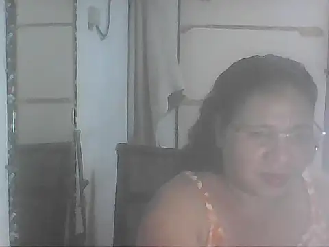 Snapshot of hotwet_mama4uxx chatting on November 2025 02:28:02 PM hotwet mama4uxx online show from November 2025 02:28:02 PM
