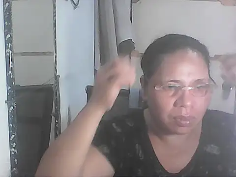 Snapshot of hotwet_mama4uxx chatting on November 2025 11:32:02 AM hotwet mama4uxx online show from November 2025 11:32:02 AM