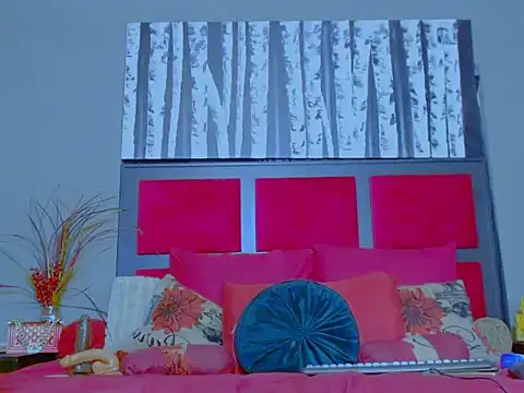 Snapshot of MissParis26 chatting on November 2025 08:17:02 AM MissParis26 online show from November 2025 08:17:02 AM