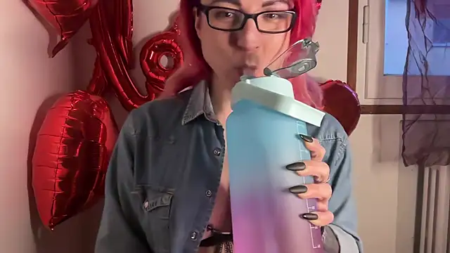 Nikky Divine online show from February 2025 05:04:01 PM