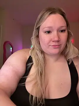 Snapshot of PiggyRose chatting on February 2025 03:30:02 AM PiggyRose online show from February 2025 03:30:02 AM