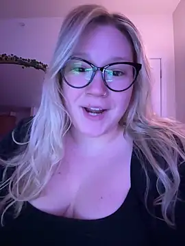 Snapshot of PiggyRose chatting on March 2025 12:47:01 AM PiggyRose online show from March 2025 12:47:01 AM