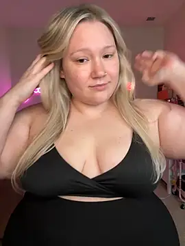 Snapshot of PiggyRose chatting on September 2025 12:22:02 AM PiggyRose online show from September 2025 12:22:02 AM