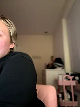 Snapshot of PiggyRose chatting on September 2025 03:16:02 AM PiggyRose online show from September 2025 03:16:02 AM