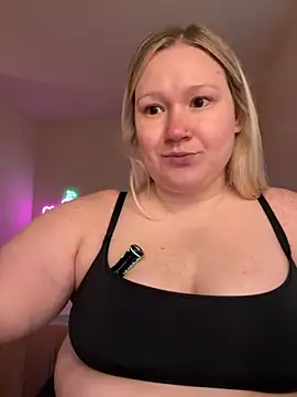 Snapshot of PiggyRose chatting on September 2025 10:55:02 PM PiggyRose online show from September 2025 10:55:02 PM