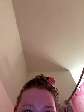 PiggyRose online show from February 2026 01:00:02 AM