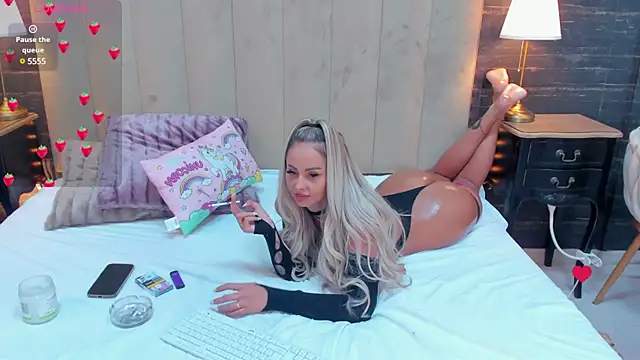 Snapshot of MelanieLexxx chatting on December 2024 08:26:02 PM MelanieLexxx online show from December 2024 08:26:02 PM