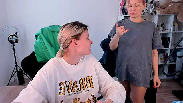 hotblonds online show from February 2026 11:50:01 AM