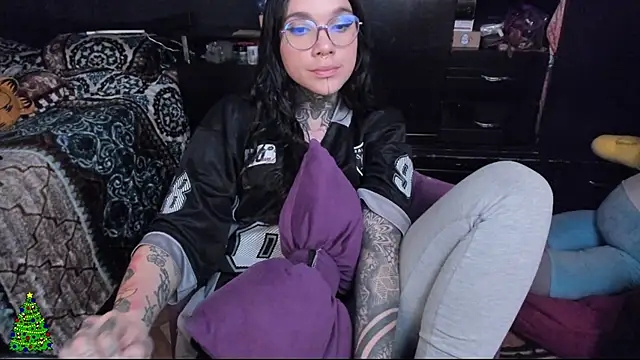 Snapshot of Lilmarieee chatting on December 2024 11:14:02 PM Lilmarieee online show from December 2024 11:14:02 PM