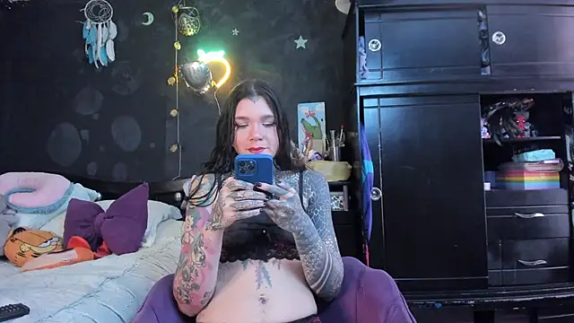 Lilmarieee online show from November 2025 04:51:01 PM