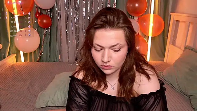 Snapshot of Evahadson chatting on November 2025 09:57:02 PM Evahadson online show from November 2025 09:57:02 PM