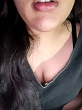 Snapshot of Annerae chatting on November 2025 04:29:02 PM Annerae online show from November 2025 04:29:02 PM