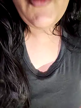 Snapshot of Annerae chatting on November 2025 03:17:02 PM Annerae online show from November 2025 03:17:02 PM