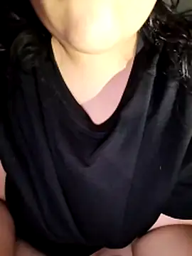 Snapshot of Annerae chatting on January 2026 05:28:02 PM Annerae online show from January 2026 05:28:02 PM