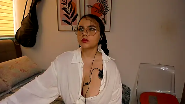 Snapshot of Ash_milk chatting on April 2026 06:10:01 PM Ash milk online show from April 2026 06:10:01 PM
