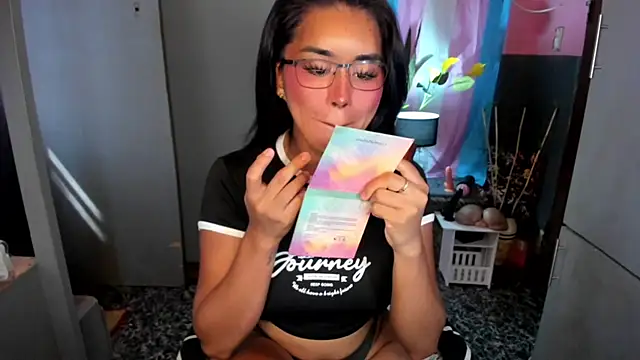 Snapshot of QuiinMollyXxX chatting on April 2026 01:19:02 AM QuiinMollyXxX online show from April 2026 01:19:02 AM