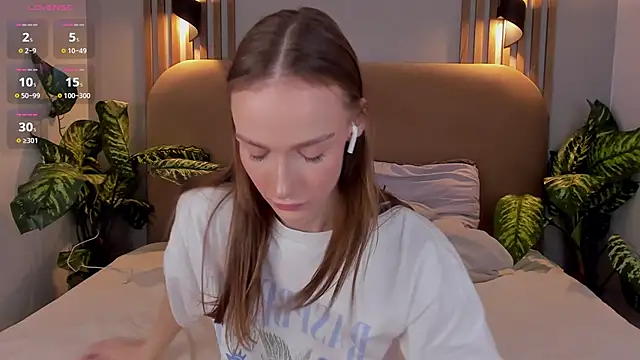 Kira Quinn online show from November 2025 06:57:01 AM