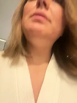 Emma roqueen online show from March 2026 10:35:01 PM