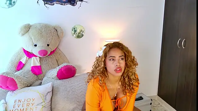 SarahCinnamon- online show from July 2026 03:58:01 PM